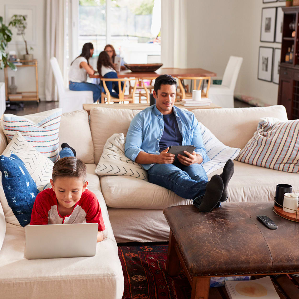 family using at&t internet for all of their entertainment